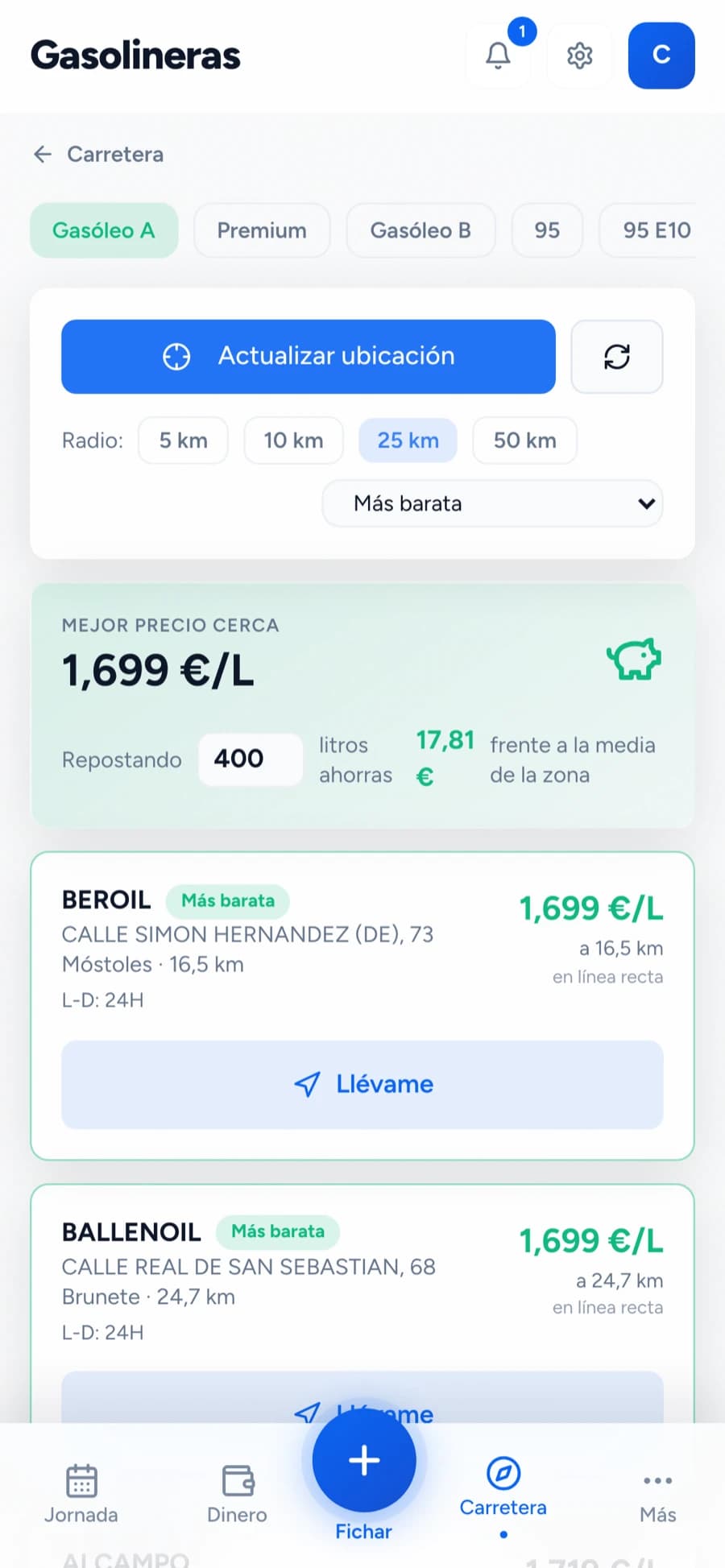 Pantalla de gasolineras con el precio más barato cerca y el ahorro por depósito